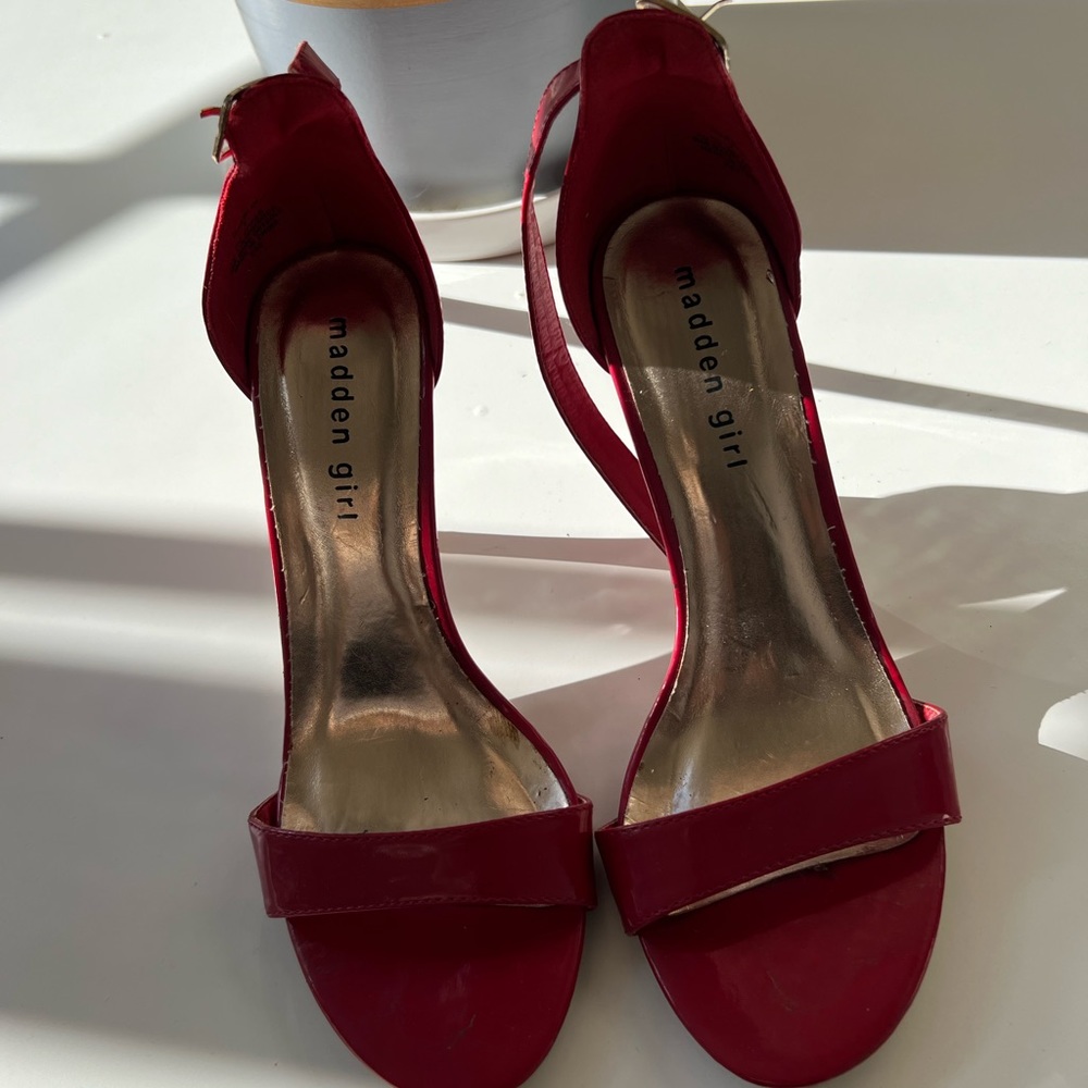 Madden girl red patent leather kitten heel sandals size 7